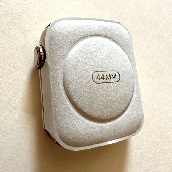 Apple iWatch Series 6 Gold Stainless Steel Case 44mm - Picture 10 of 15